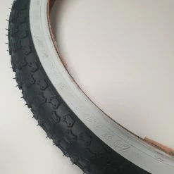 XJ Dekk Svart Med Hvit Kant - 20 X 2,125