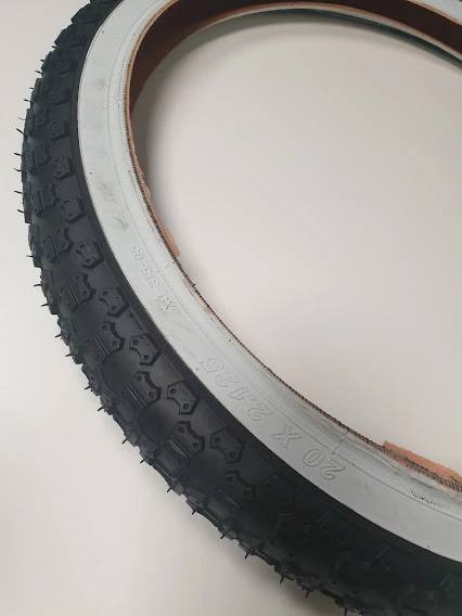 XJ Dekk Svart Med Hvit Kant - 20 X 2,125 3 XJ Dekk Svart Med Hvit Kant - 20 X 2,125